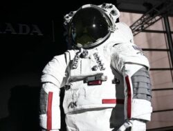 Prada Bikin Baju Astronaut untuk ke Bulan, Begini Tampilannya