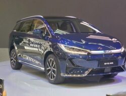 Komparasi Mobil Listrik 7 Seater BYD M6 dan Aletra L8