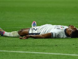 Denzel Dumfries Jadi Mimpi Buruk Barcelona di Liga Champions
