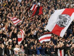 Pelatih Keturunan Indonesia Selangkah Lagi Pegang Ajax Amsterdam