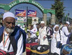 Perang dengan Pakistan, India Tangguhkan Penerbangan Haji dari Kashmir