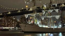 Kapal Angkatan Laut Meksiko Tabrak Jembatan Brooklyn New York