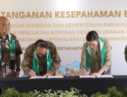Kemenkop-Kemenpar Teken MoU Penguatan Pariwisata Lewat Koperasi