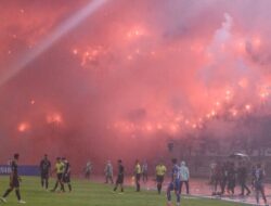 Viral Potong Jaring dan Congkel Rumput Stadion GBLA, Pelaku Ditangkap