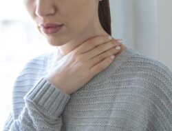 Nyeri Tenggorokan Seperti Ini Jadi Gejala Khas Covid-19 Varian Nimbus