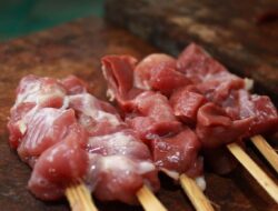 Usia 50 Tahun Makan Daging Kambing, Boleh atau Tidak?