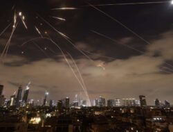 Iran Tembak Rudal Hipersonik Balas Israel, Warga Disuruh Masuk Bunker