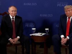Muka Bingung Putin Dihujani Pertanyaan Perang di Ukraina