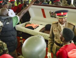 Polisi Tembak Gas Air Mata ke Ribuan Pelayat Pemakaman Eks PM Odinga