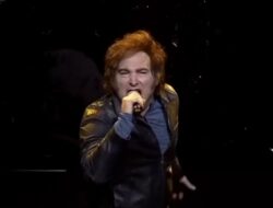 Momen Presiden Argentina Jadi Rockstar saat Luncurkan Buku Baru