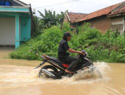 Jalan Menuju Anyer dan Masjid Agung Terendam