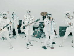 Vokalis Bantah Lagu Tak Diberi Tulang Lagi Punya Kuburan Band: Itu AI