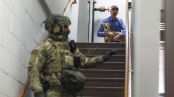 Pelajar Imigran Belajar dari Rumah Demi Hindari Diseret Petugas ICE