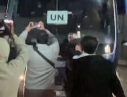 Momen Warga Palestina Pulang Kampung usai Israel Buka Jalur Rafah