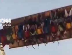 Detik-detik Horor Wahana ‘Tornado’ Taman Bermain di India Ambruk