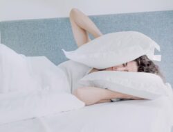 Benarkah Tidur saat Rambut Basah Bisa Bikin Flu? : Okezone Women