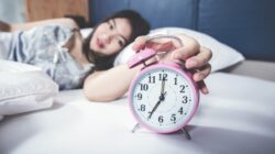 Sering Snooze Alarm? Kebiasaan Ini Bisa Bikin Bangun Tidur Makin Pusing : Okezone Women