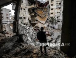 Bangunan Rusak Akibat Serangan Israel di Gaza Roboh dan Timbun 50 Anak-Anak