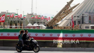 Iran Gunakan Rudal Canggih Terbaru Saat Hantam Kapal Induk AS