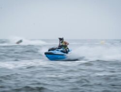 Momen Mantan Menpora Dito Ariotedjo Ikut Balap Jetski di Panglima TNI Cup